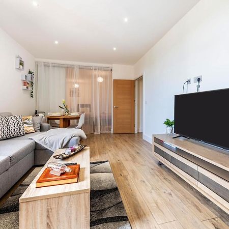 Mission Wave - Venture Apartment Staines-upon-Thames Exteriör bild