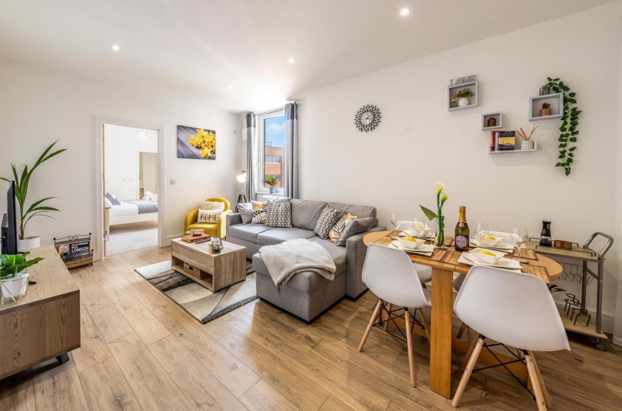 Mission Wave - Venture Apartment Staines-upon-Thames Exteriör bild