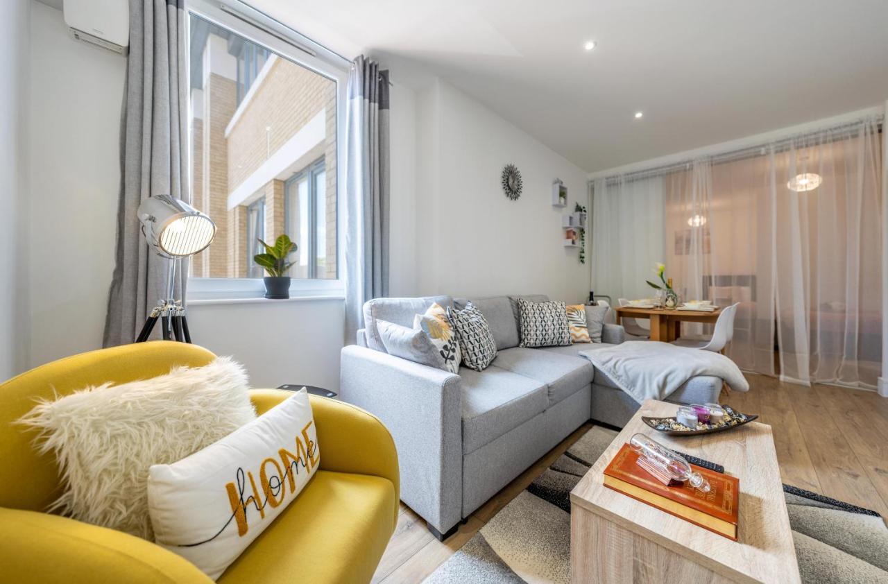 Mission Wave - Venture Apartment Staines-upon-Thames Exteriör bild