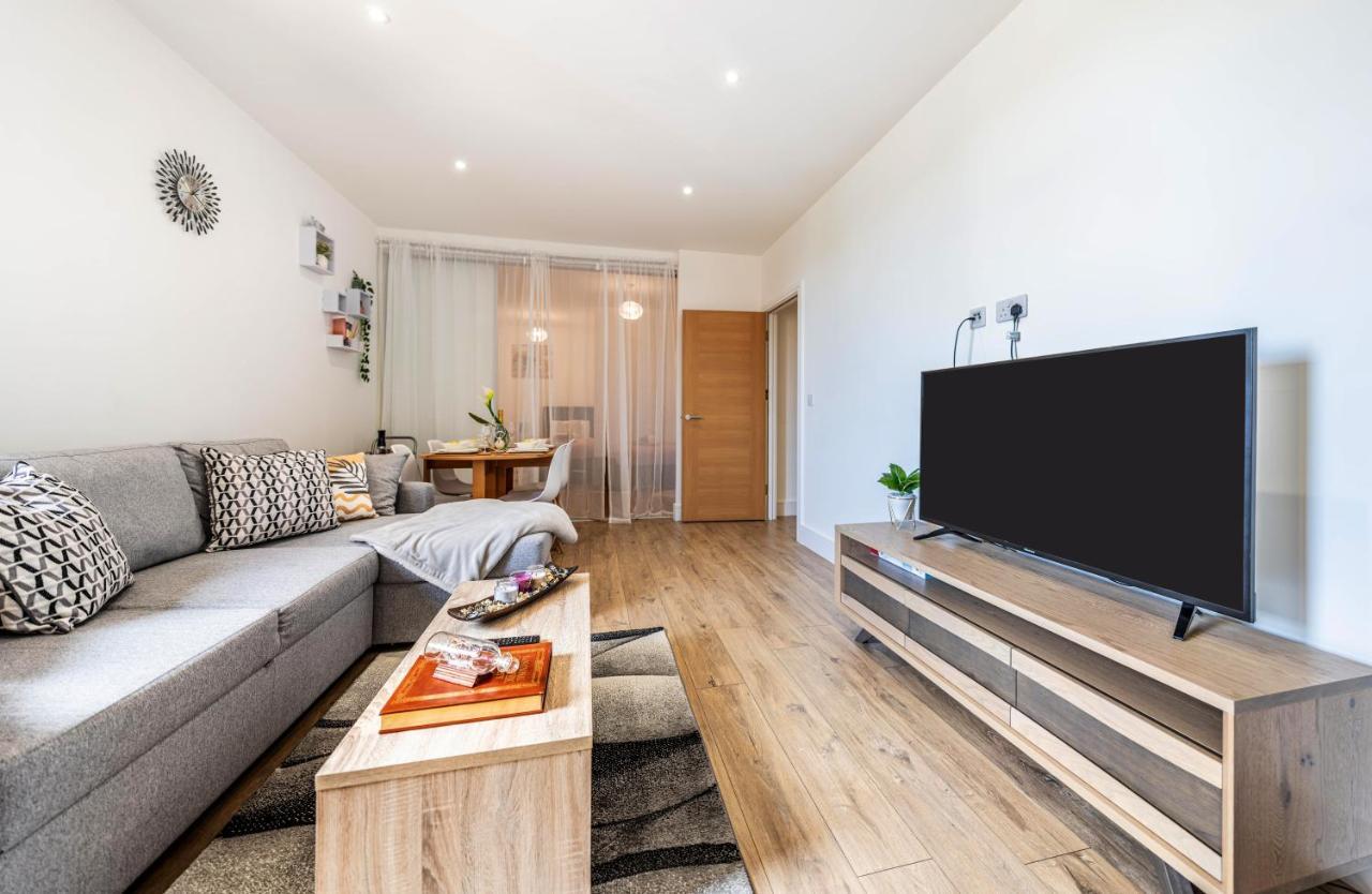 Mission Wave - Venture Apartment Staines-upon-Thames Exteriör bild