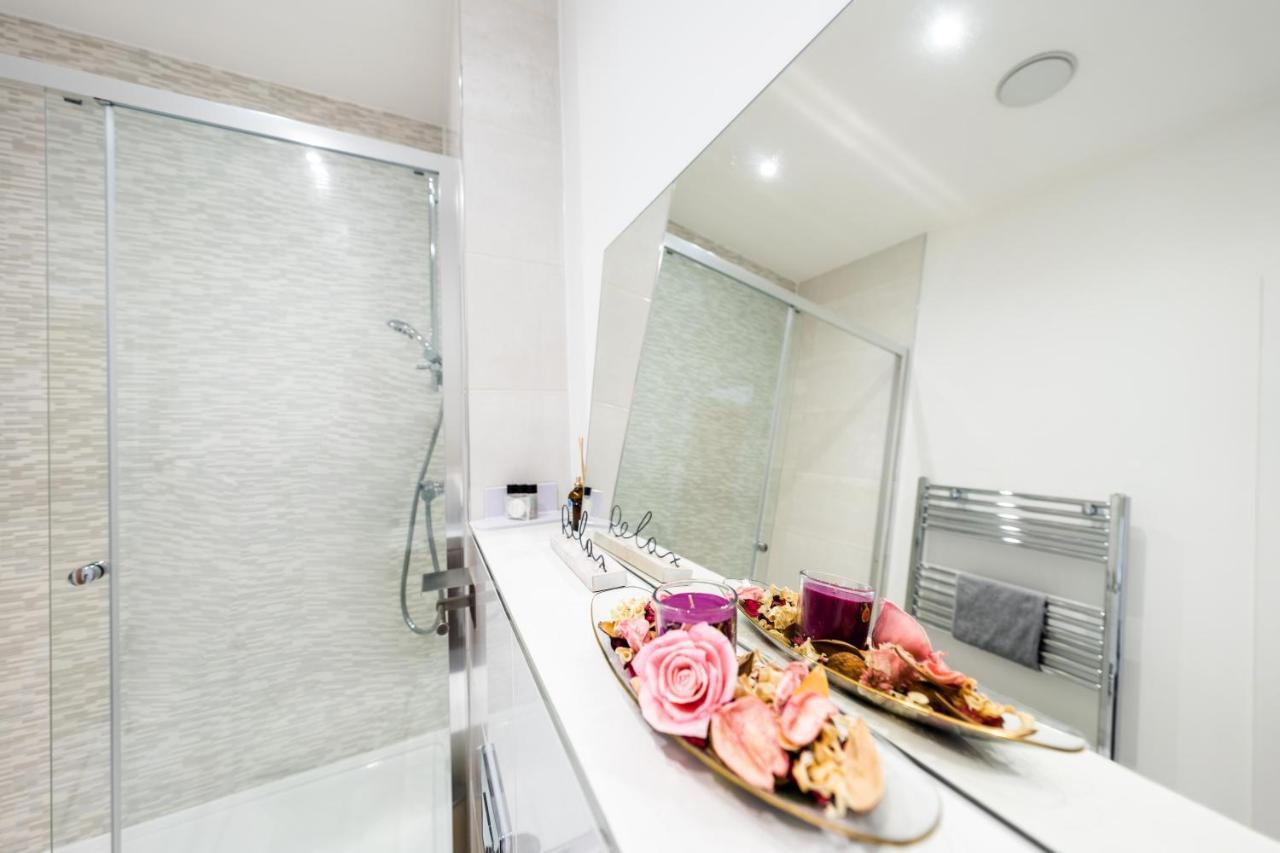 Mission Wave - Venture Apartment Staines-upon-Thames Exteriör bild