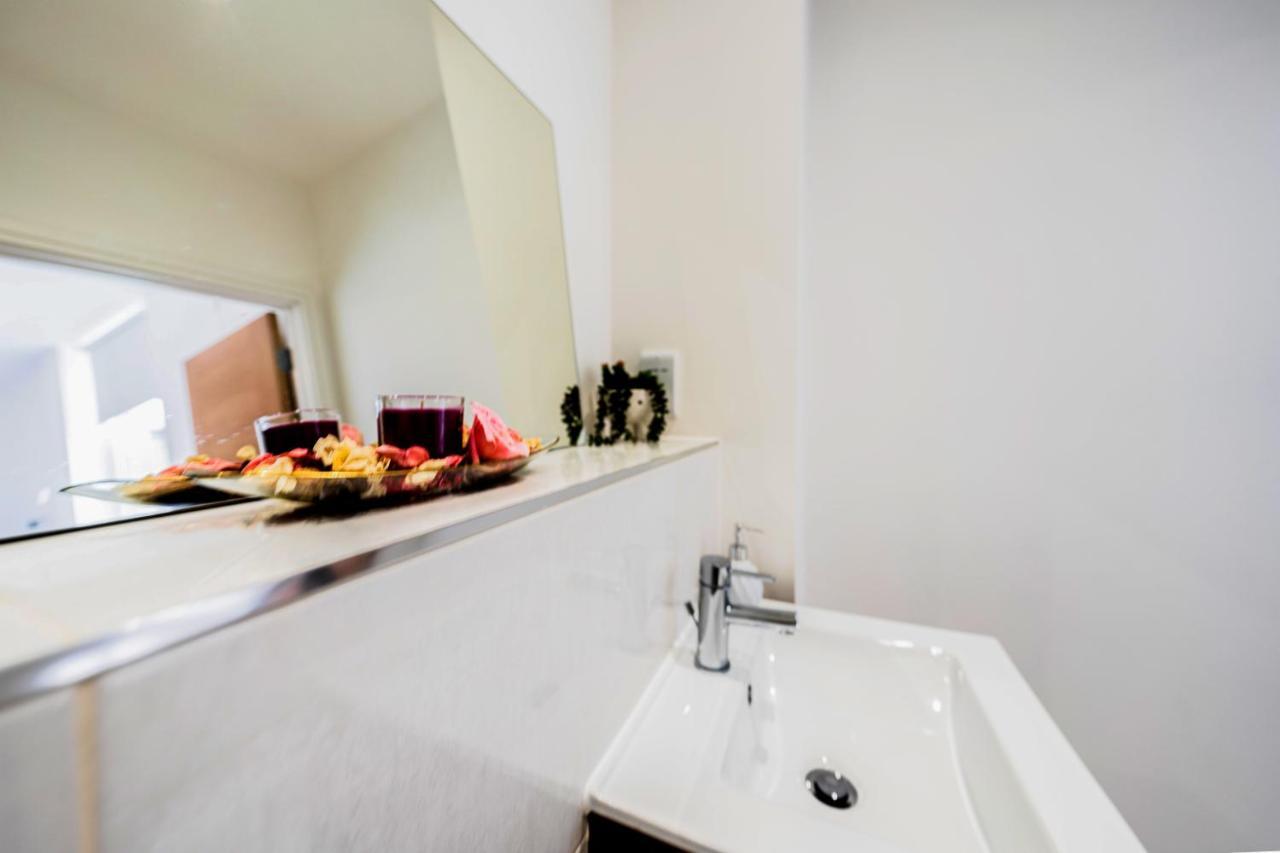 Mission Wave - Venture Apartment Staines-upon-Thames Exteriör bild
