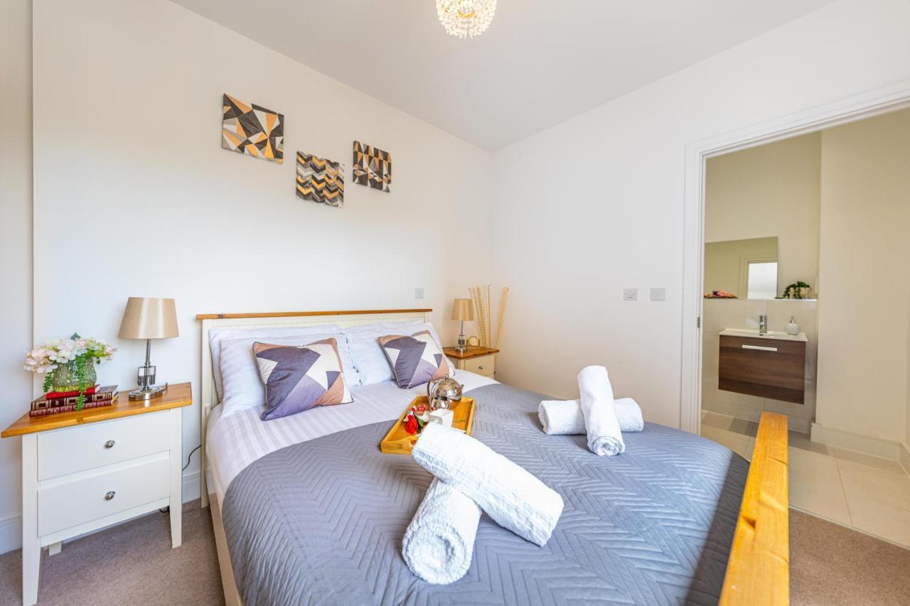Mission Wave - Venture Apartment Staines-upon-Thames Exteriör bild