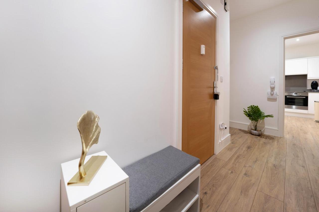 Mission Wave - Venture Apartment Staines-upon-Thames Exteriör bild