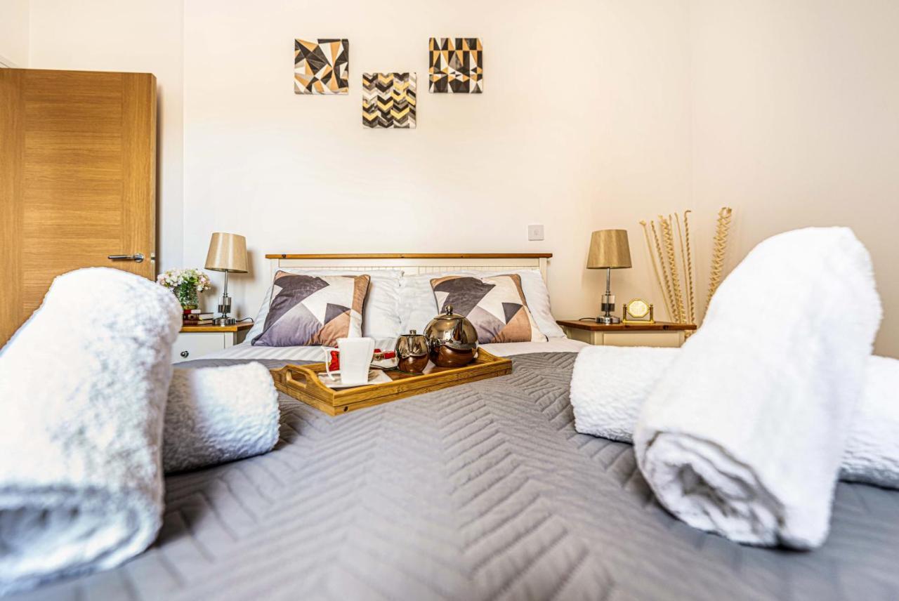 Mission Wave - Venture Apartment Staines-upon-Thames Exteriör bild