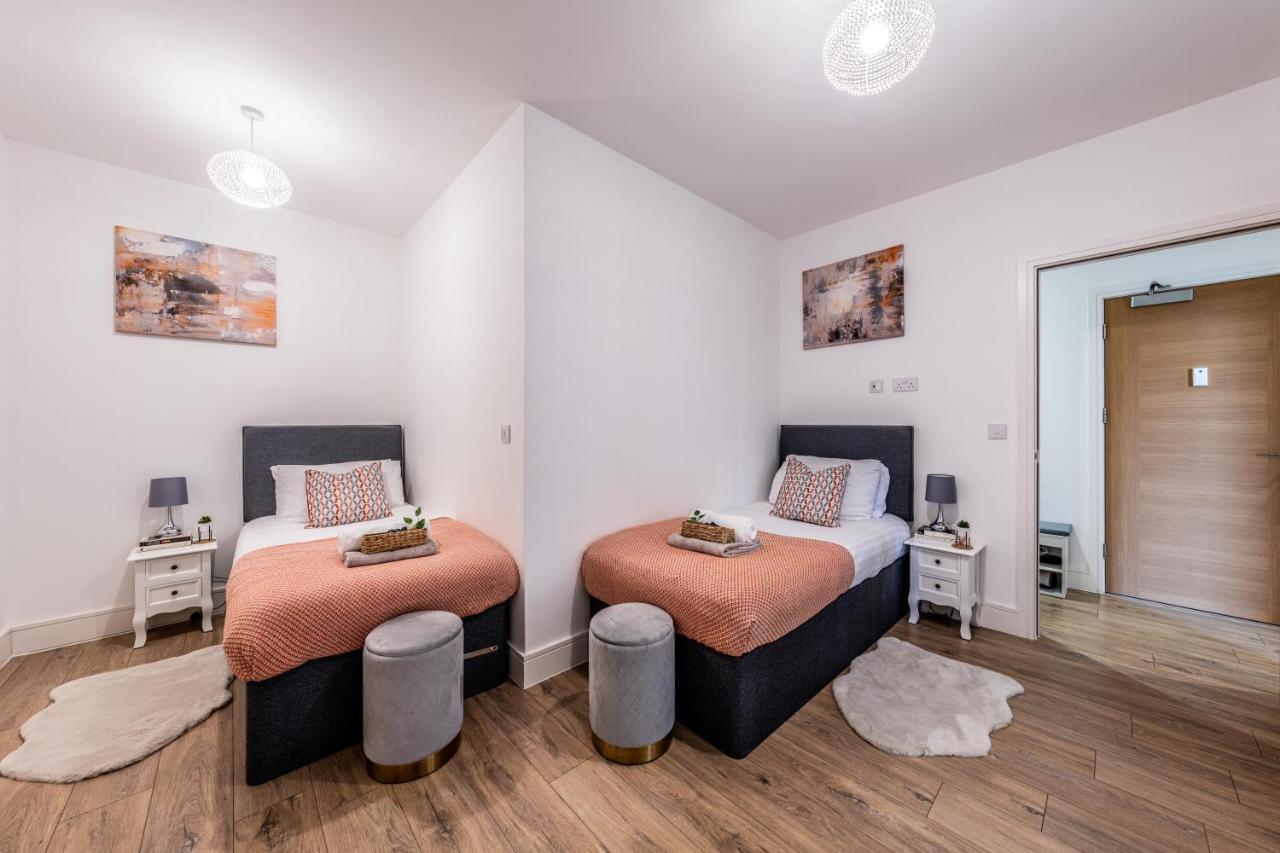 Mission Wave - Venture Apartment Staines-upon-Thames Exteriör bild