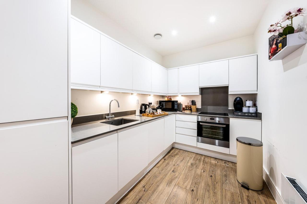 Mission Wave - Venture Apartment Staines-upon-Thames Exteriör bild