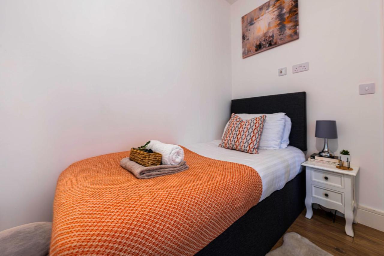Mission Wave - Venture Apartment Staines-upon-Thames Exteriör bild