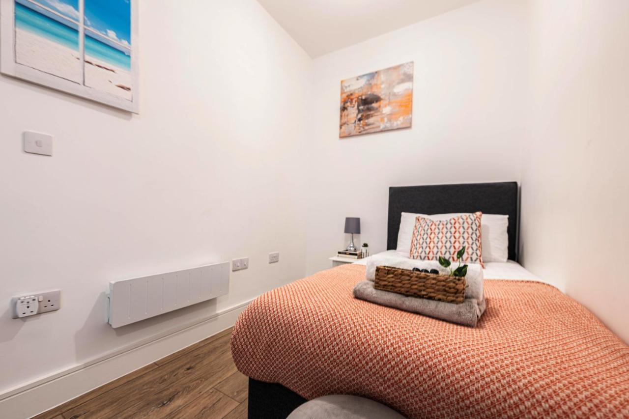 Mission Wave - Venture Apartment Staines-upon-Thames Exteriör bild