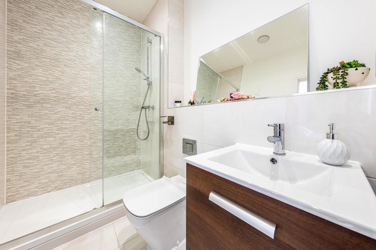 Mission Wave - Venture Apartment Staines-upon-Thames Exteriör bild